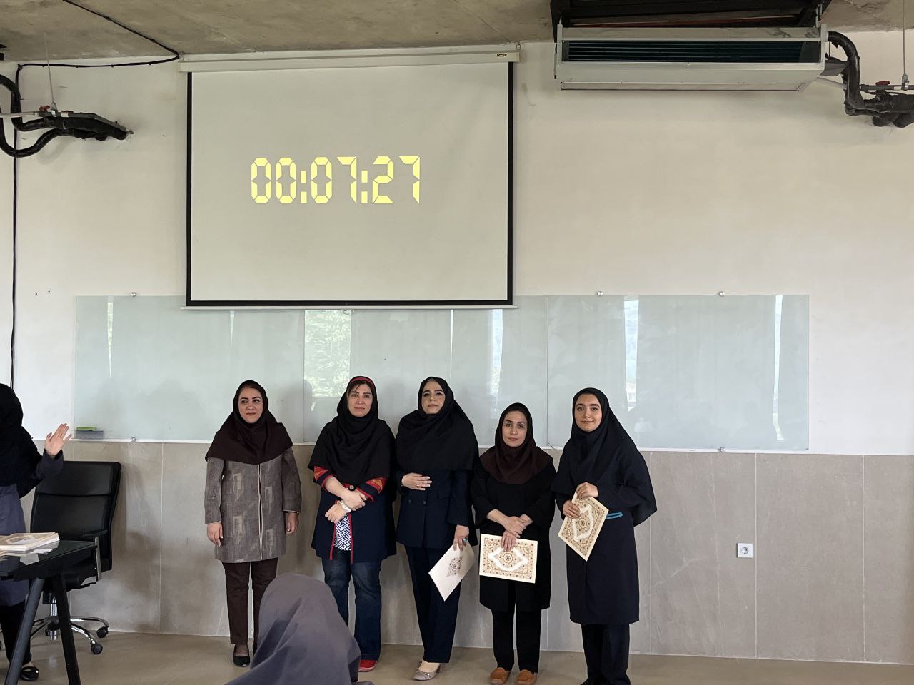 آیین تقدیر از پژوهشگران و برترین‌های علمی سال تحصیلی ۱۴۰۴–۱۴۰۳ در دانشگاه رحمان برگزار شد.