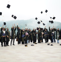 🎓✨ جشن باشکوه فارغ‌التحصیلی دانشجویان مؤسسه آموزش عالی رحمان در تاریخ ۷ خرداد ۱۴۰۴ برگزار شد.