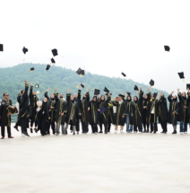 🎓✨ جشن باشکوه فارغ‌التحصیلی دانشجویان مؤسسه آموزش عالی رحمان در تاریخ ۷ خرداد ۱۴۰۴ برگزار شد.